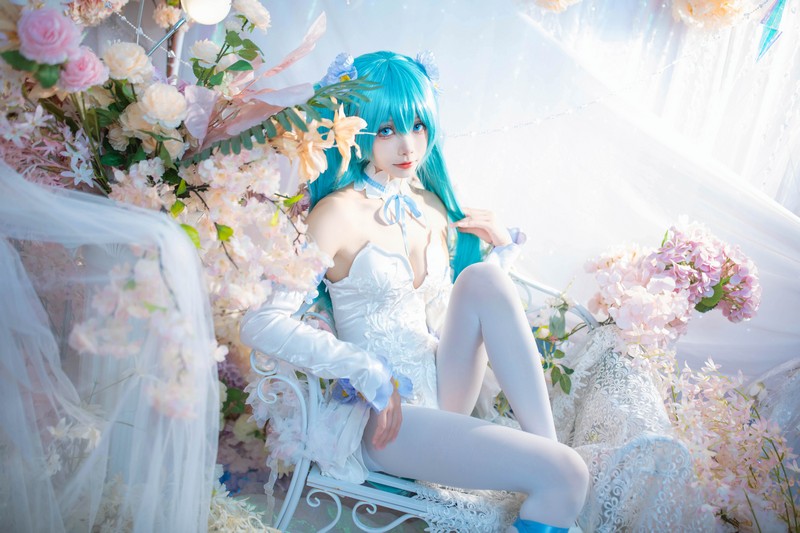 艾西Aiwest 初音未来粉蝶花Cosplay写真图集 Miku高清美图 44P (159.9M)插图1