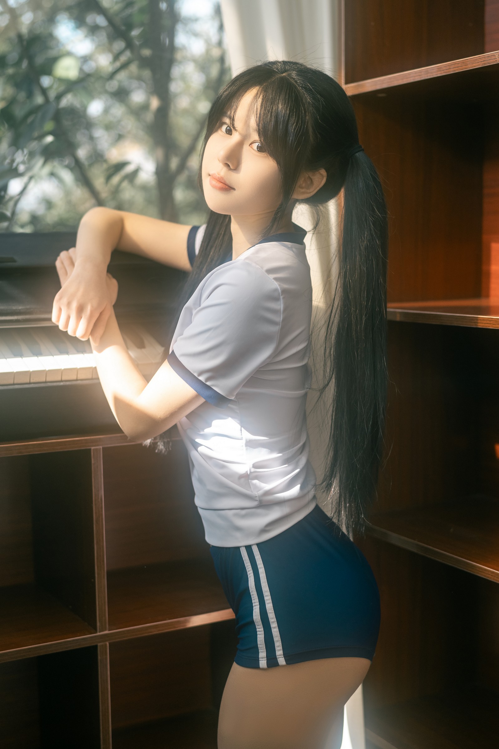 rua阮阮 春之更衣室 体操服 写真图集｜日系校园风高清摄影（47P｜469MB）插图