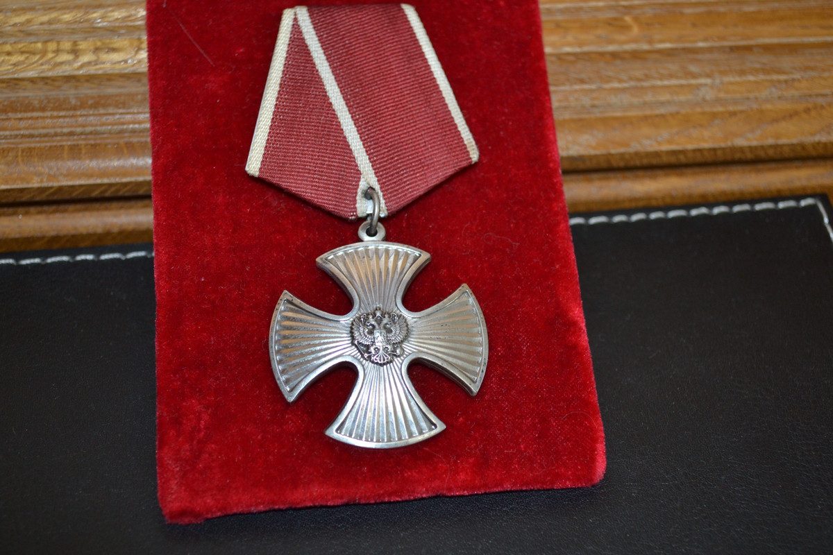 Орден мужества орденская книжка. Орден мужества 1996. Орден мужества 1995 год. Орден мужества москва. Орден мужества рф 3 степени.