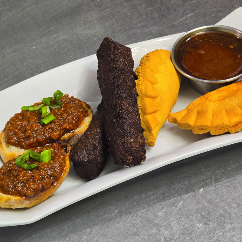 Entrée d'akra, paté kodé et chiktay