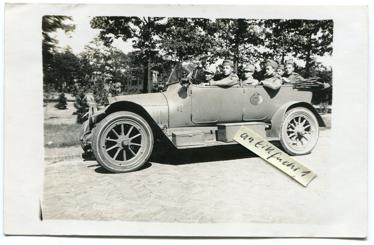 Soldaten aus Holland 1932 im Militär-Auto bei Ut