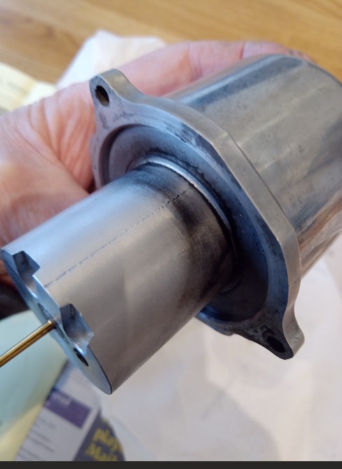 Carbon-on-piston.jpg