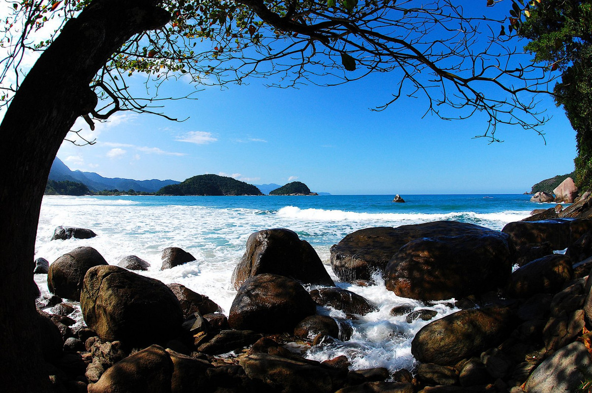 blue-rocky-lake-dis1.jpg