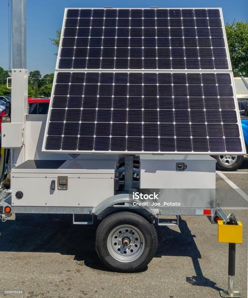 Sistema solar móvil en campo agrícola
