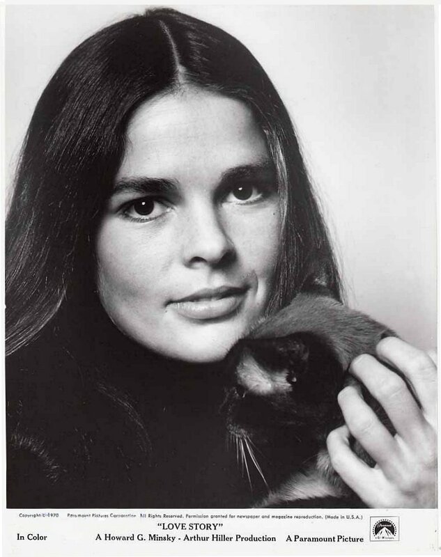 Ali-Mac-Graw-movie-promo-for-Love-Story-1970-as-Jennifer-Cavalleri-with-her-Siamese-cat