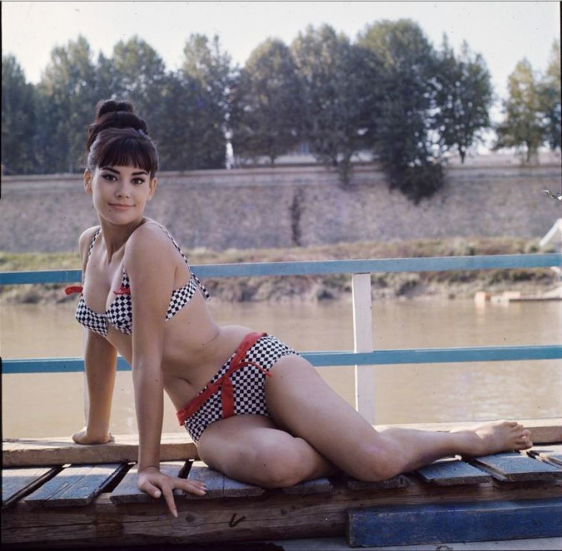 claudine_auger_mb04
