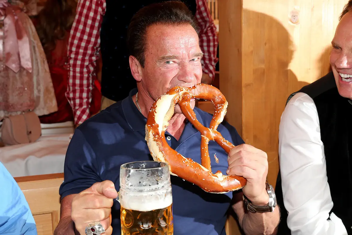 101217-arnold-drinking-beer2