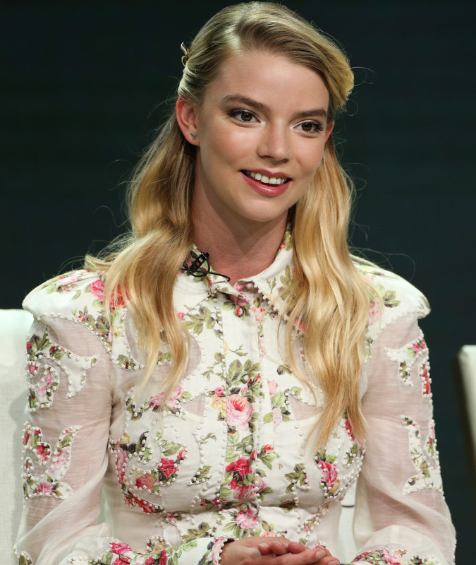 anya-taylorjoy-pbs-masterpiece-the-miniaturist-tv-show-panel-in-