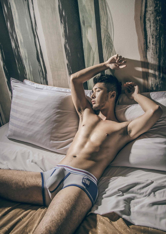 Virile no.26 - Anh chàng râu quai nón quyến rũ