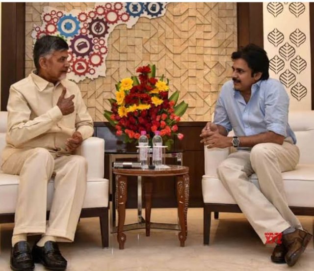 చంద్రబాబుతో జనసేన అధినేత పవన్ కల్యాణ్ భేటీ