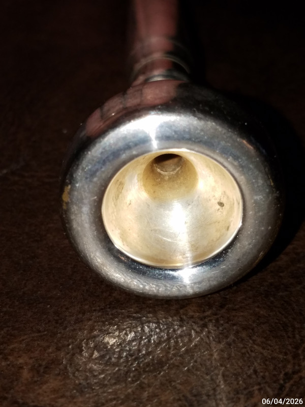ITEM 4 Bach New York trumpet 12B (4)