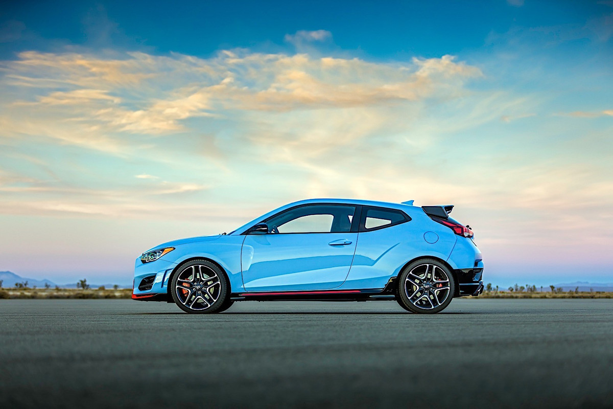 2019 Hyundai Veloster N (2)