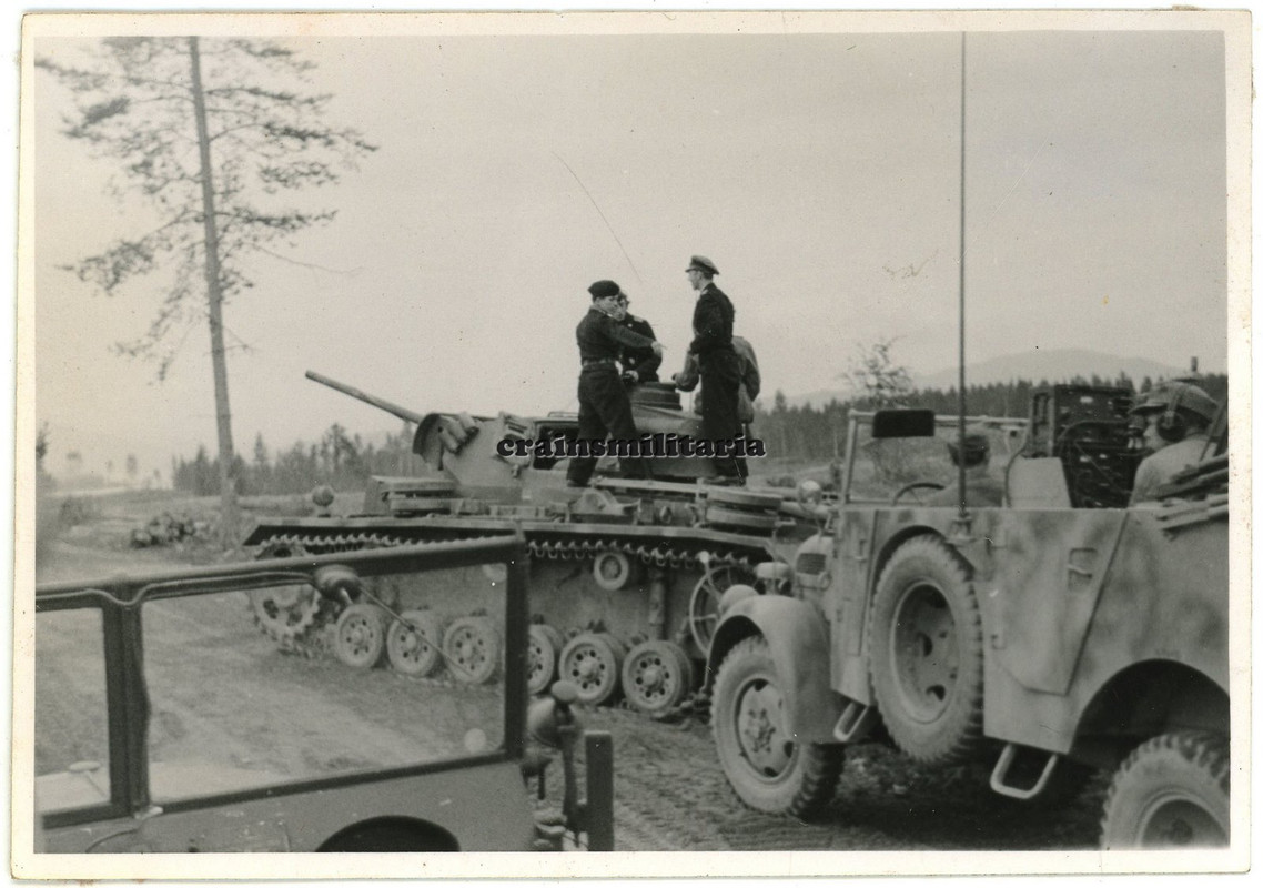 Orig. Foto 25.PD Panzer III Mannschaftswagen Steyr 1500A bei WARSCHAU Polen 1944