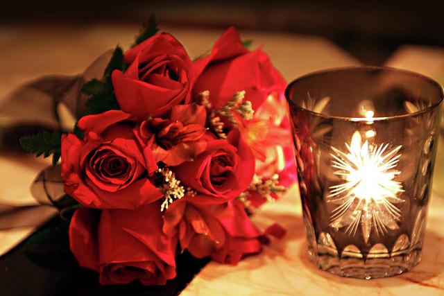romantic-red-roses-in-candle-light-linda-phelps.jpg