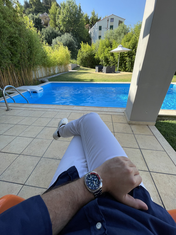 EAD65DEF-0A32-4AC4-96CF-95D6D6E2DA1E