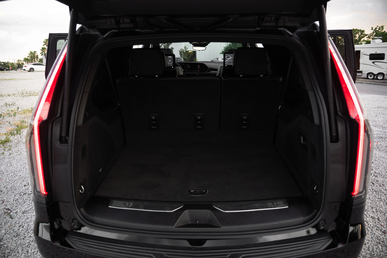 Cadillac Escalade View 6