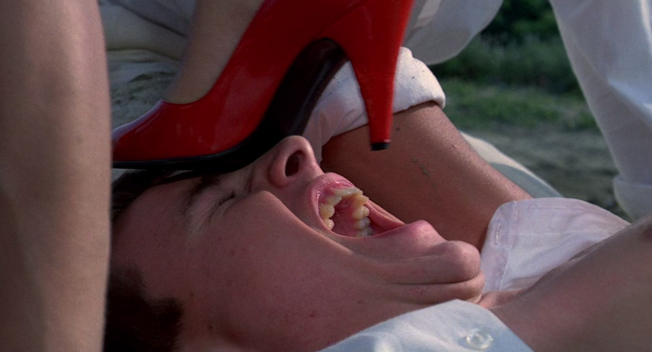 Tenebre (1982) (1080p Blu-ray x265 r00t)-10