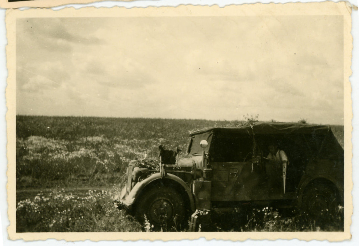 Foto SdKfz GD Kübelwagen Groß-Deutschland,Fahne 