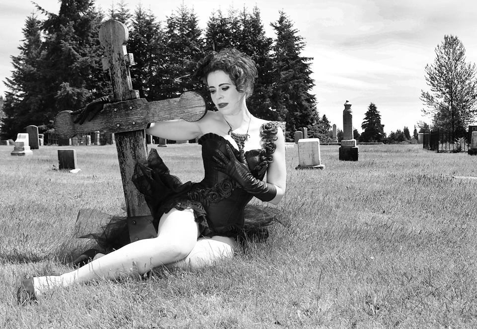 http://www.pinupsandkustoms.com/wp-content/uploads/2013/10/Ivy-Magazine-Issue-6-Halloween-Issue.jpg