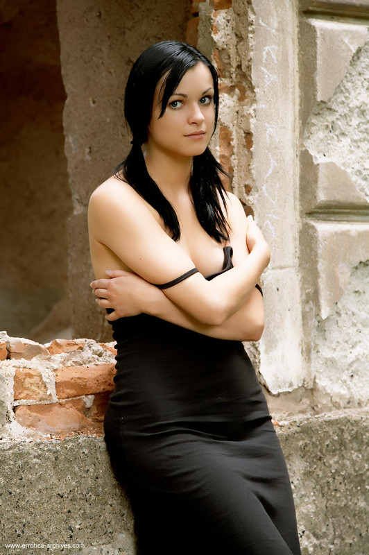 ErroticaArchive_First-Session_Isabel_high_0009