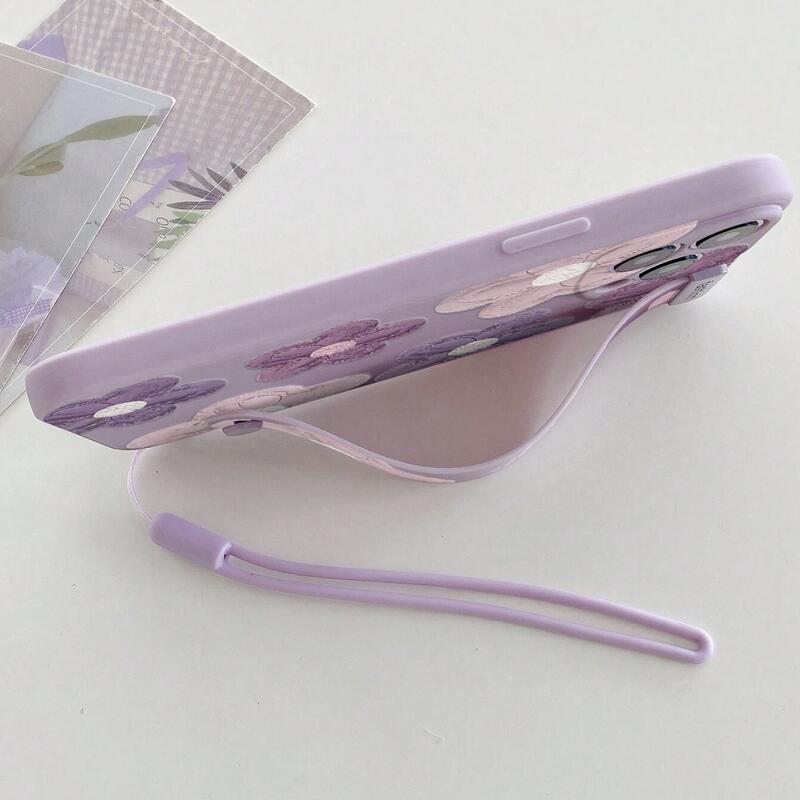 Foto de Funda violeta con diseño de flores.