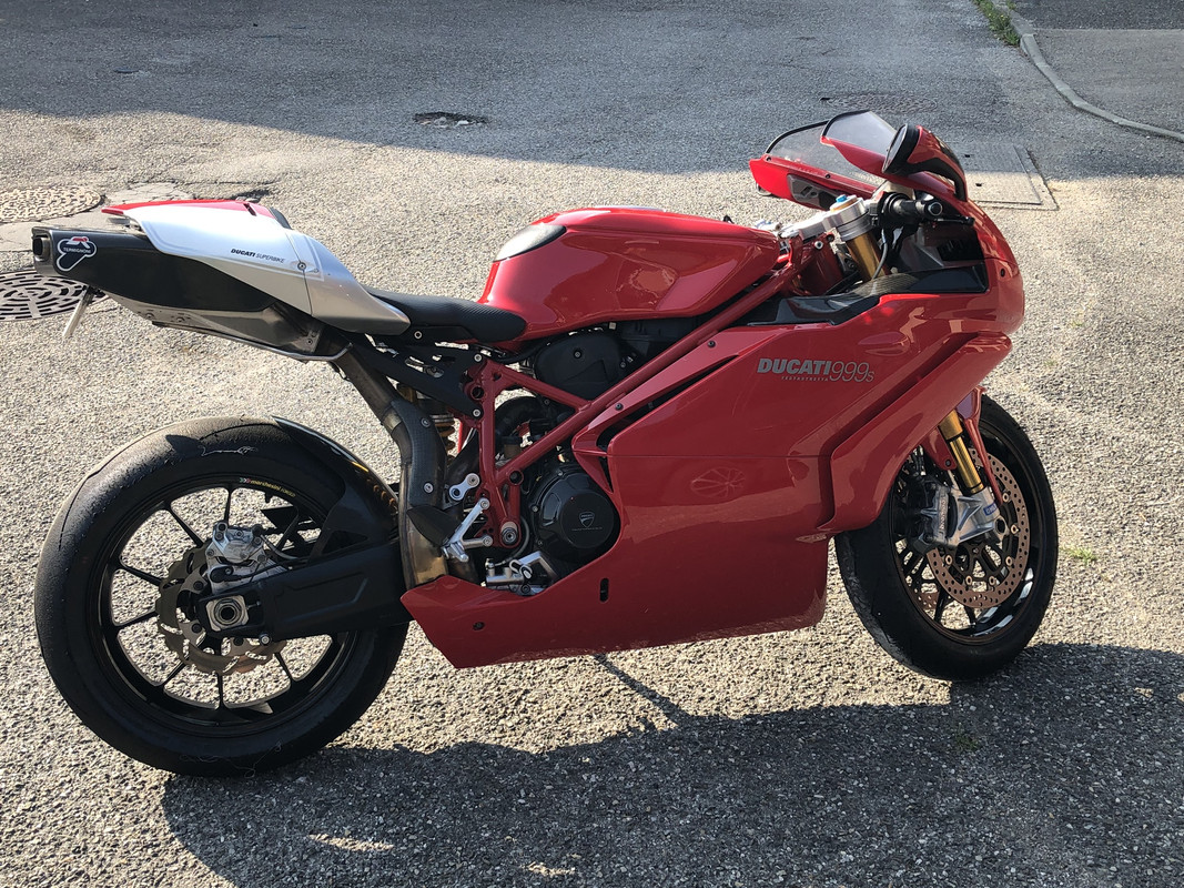 D9341F89-83C3-4010-A5D1-7C01C1F3A86D