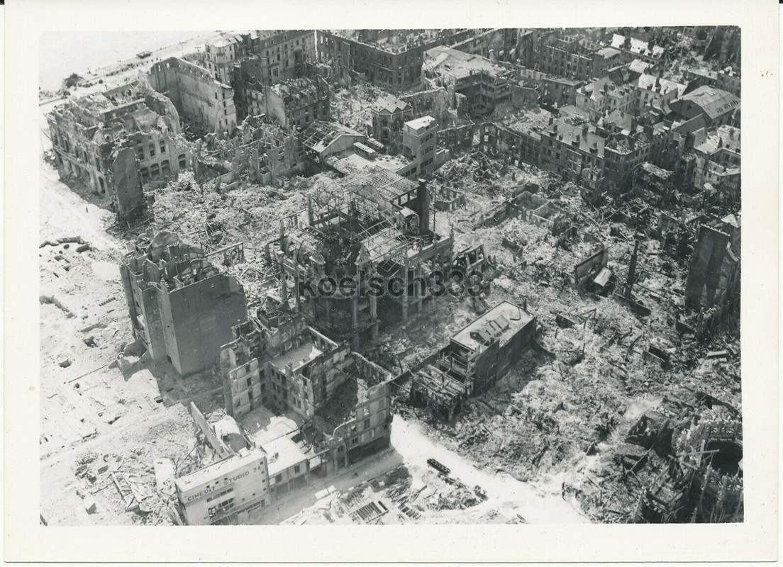 Foto Ruinen in der schwer zerstörten Stadt Rouen in Frankreich 1940b