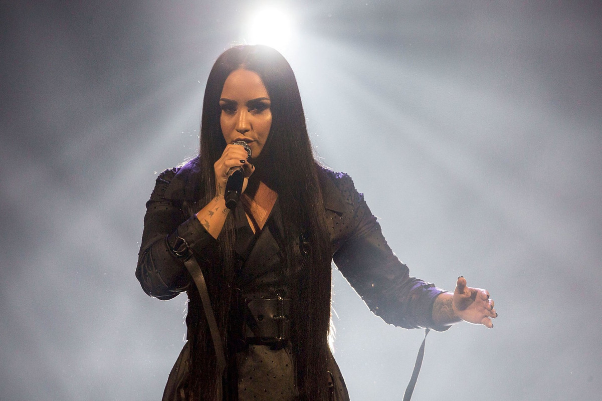 Demi-Lovato-15