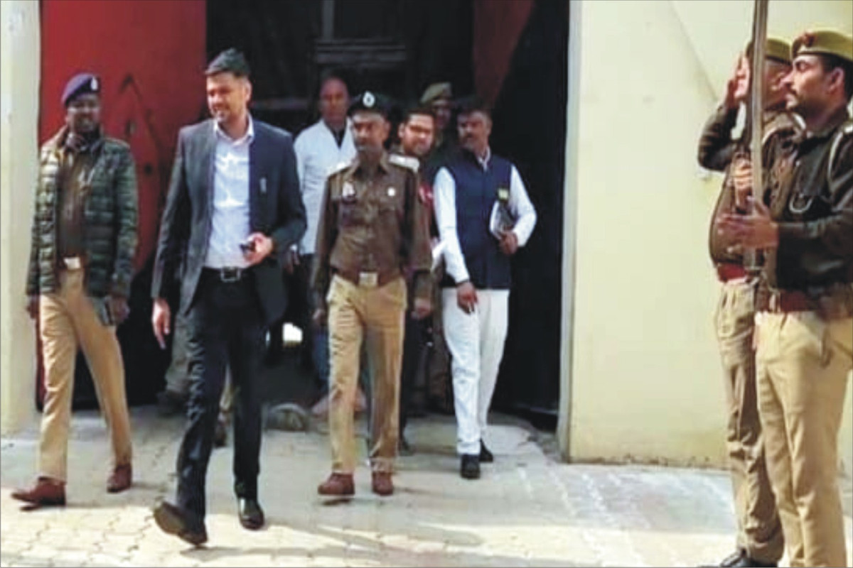 जिलाधिकारी एवं वरिष्ठ पुलिस अधीक्षक ने जिला कारागार का किया औचक निरीक्षण