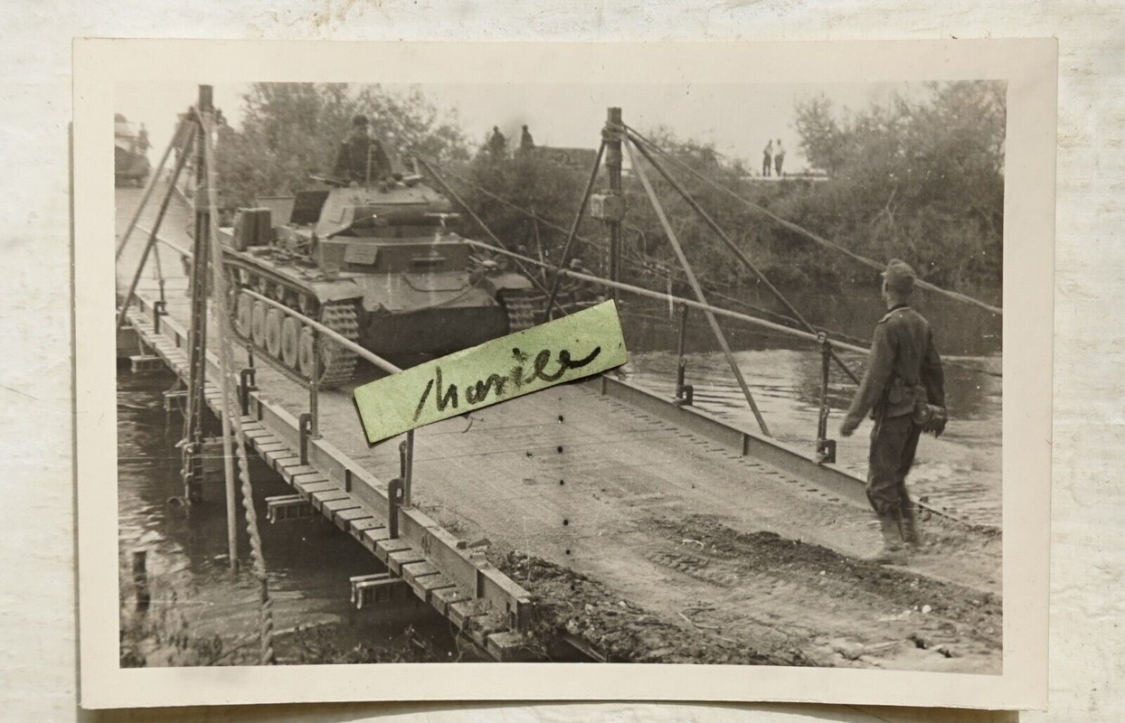 Foto alt Wk2 Frankreich Panzer Fahrer Besatzung Notbrücke Beschrieben Kampfwagen