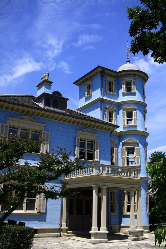 blue-lilac-house.jpg