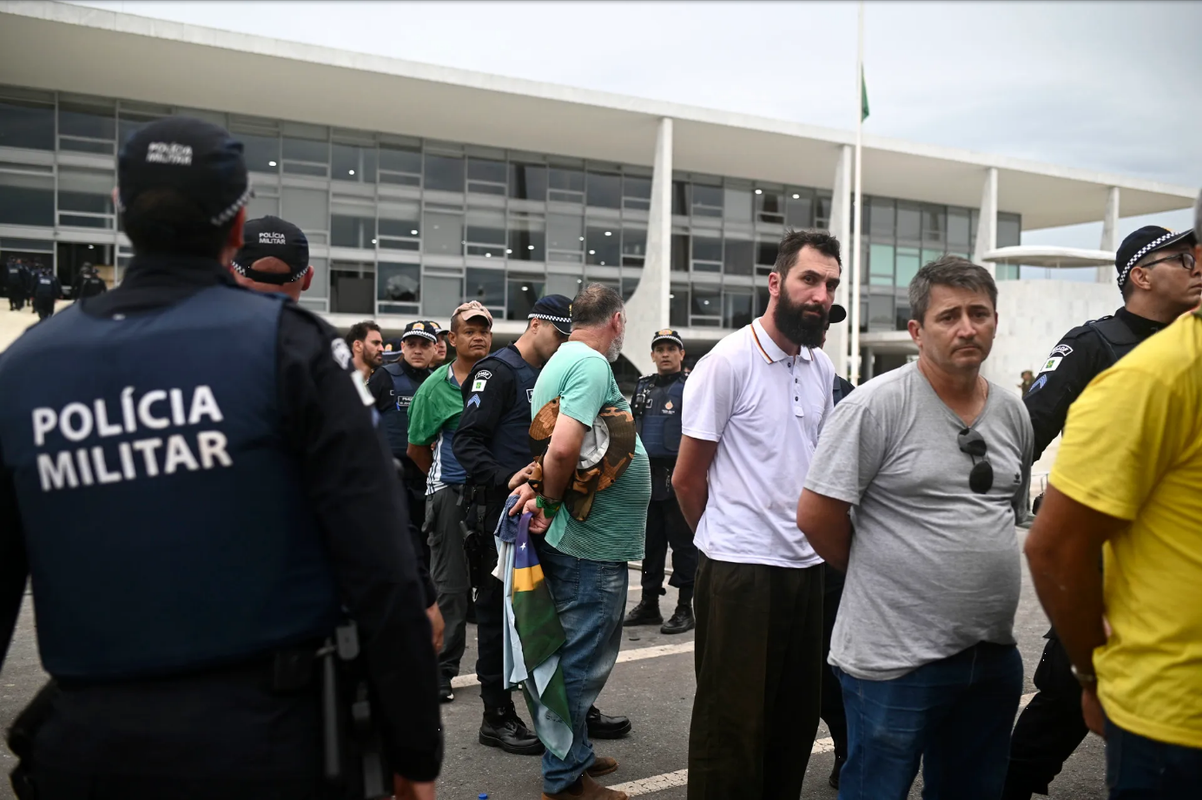 Piden expulsar a Bolsonaro de EU, tras ataque al Congreso de Brasil