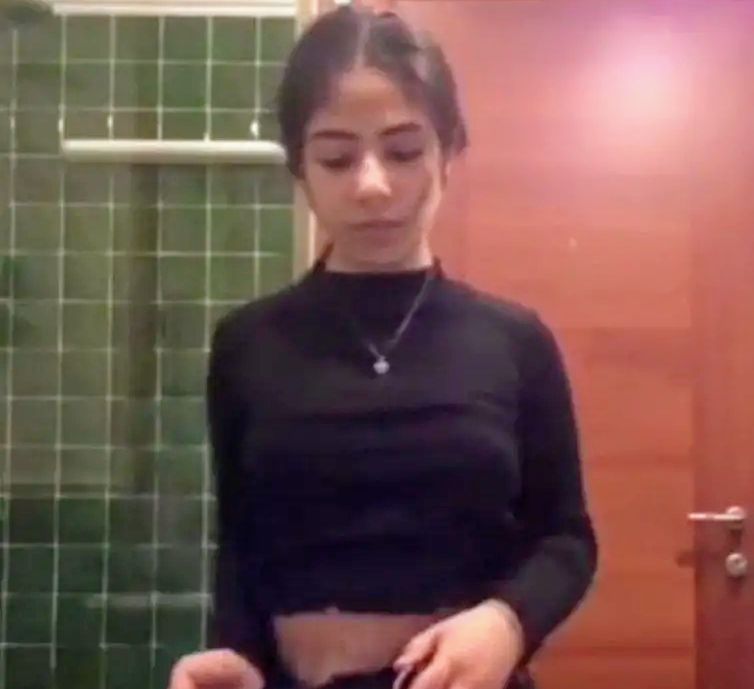 cute girl showing closeup pussy boobs