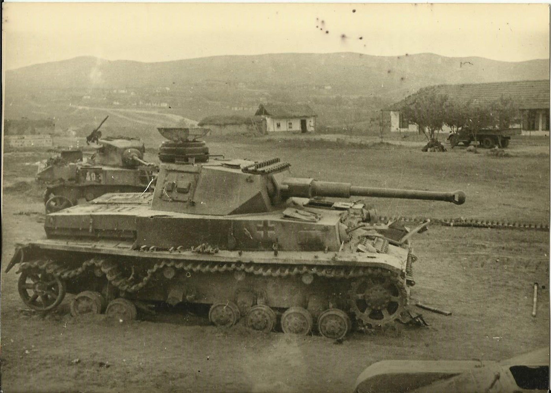 ORIGINAL FOTO ZERSTÖRTER DEUTSCHER PANZER IV TAN