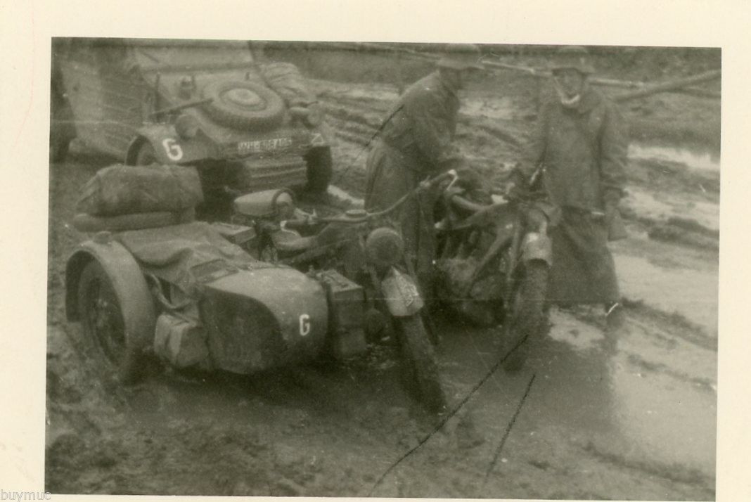 RUSSLAND IM SCHLAMM BMW MOTORRAD KÜBELWAGEN