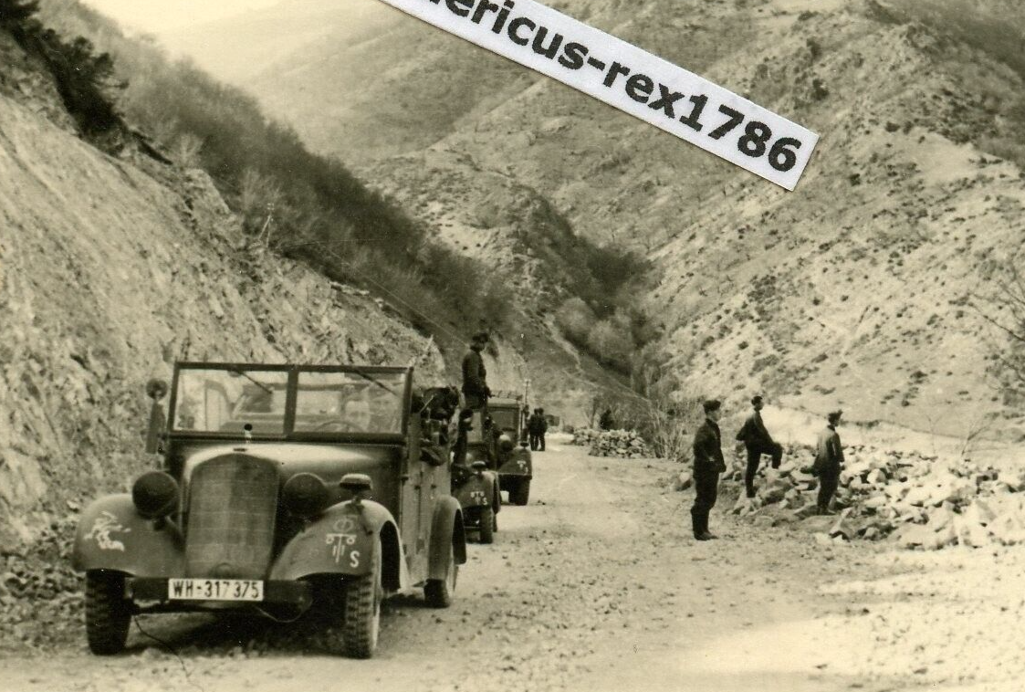 Foto Panzer Aufk Abt 11 Ostfront Einheit Pkw Kübelwagen Div. Wappen Gespenst