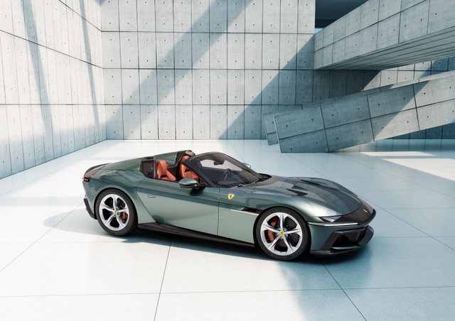 New_Ferrari_V12_ext_01_spider_640x480
