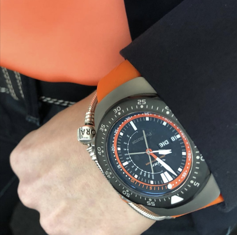 E6B3510E-7677-4940-8003-84926E58588C