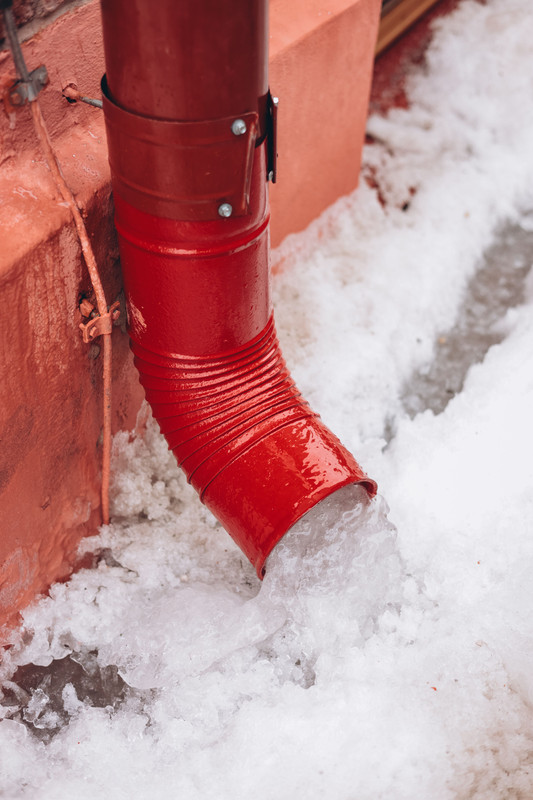 Burst and frozen pipe water damage repair in Green Bay WI