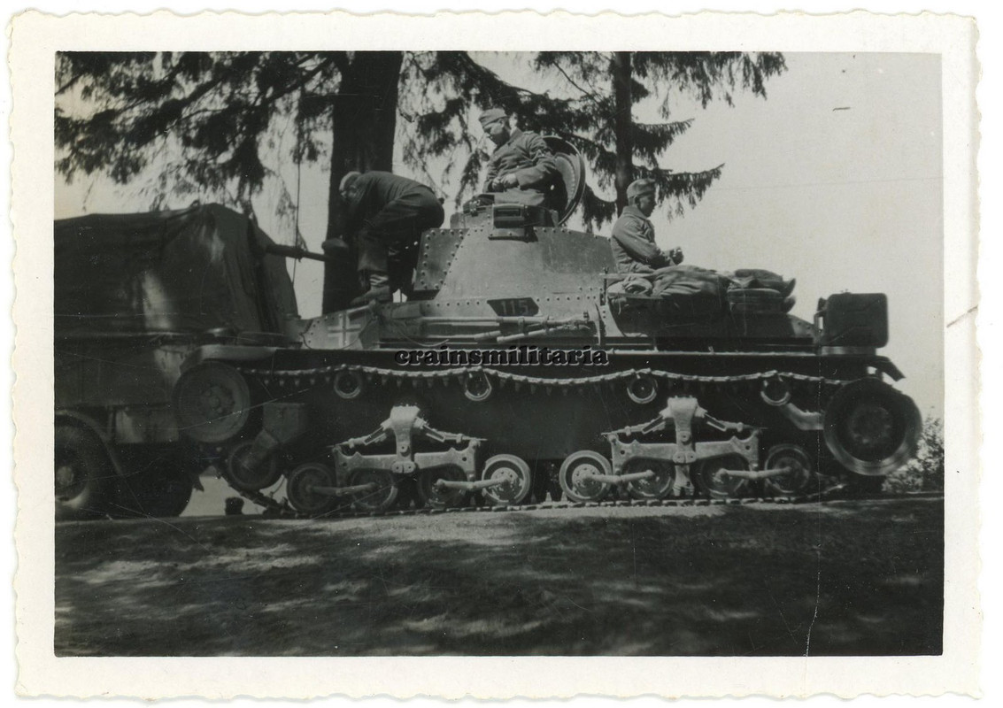 Orig. Foto Vormarsch Panzer 35 (t) Beute Tank Tschechien in Frankreich 1940