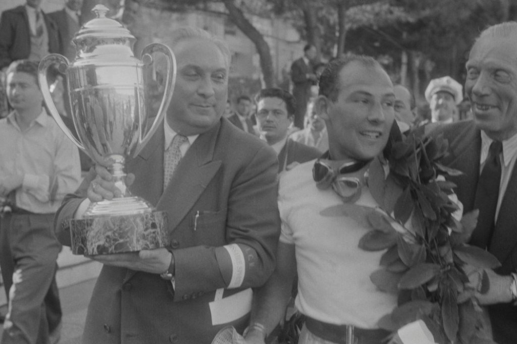 1956 мон подиум