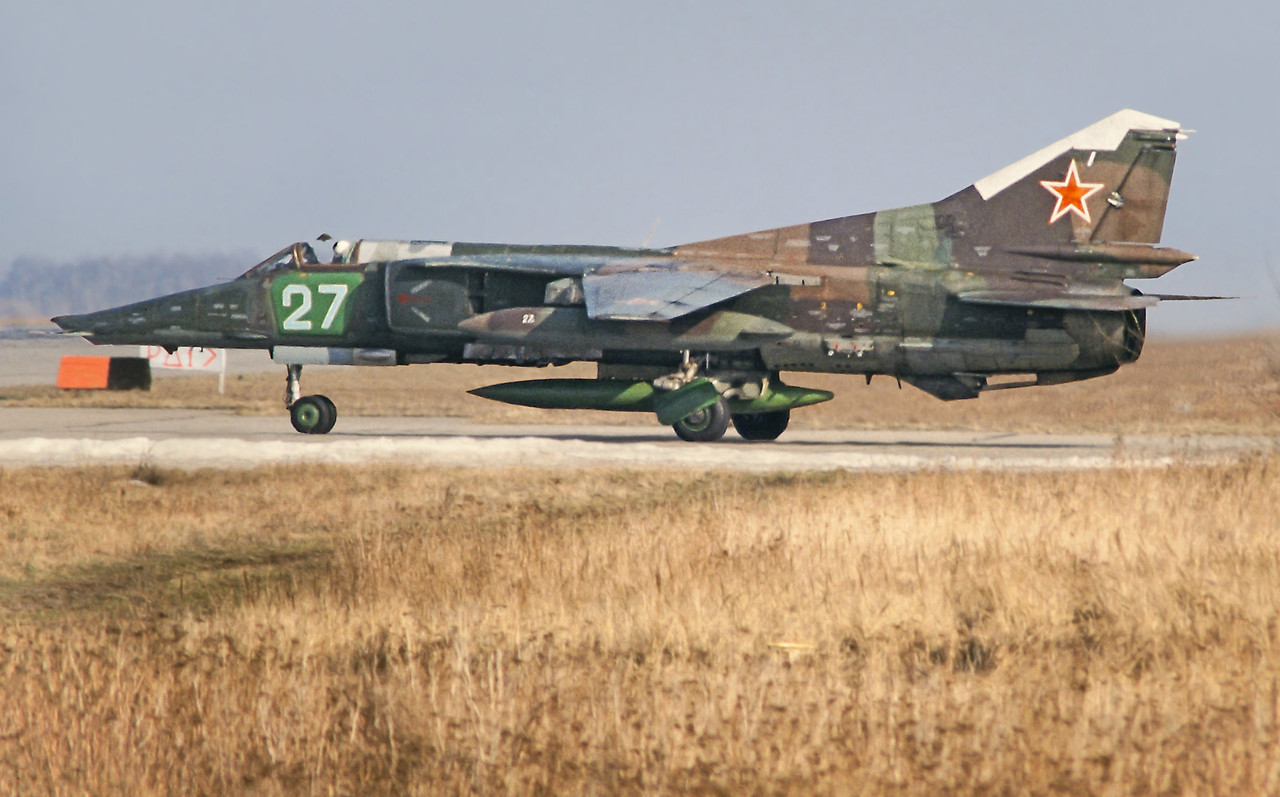 559 APIB Mig-27K 27 Blue_76802643380, Frühling 1993 (5)