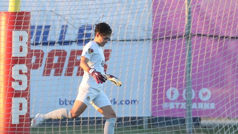 VIDEO: Increíble error de Blanca Félix en la derrota de Chivas Femenil; Pachuca avanza a semifinales