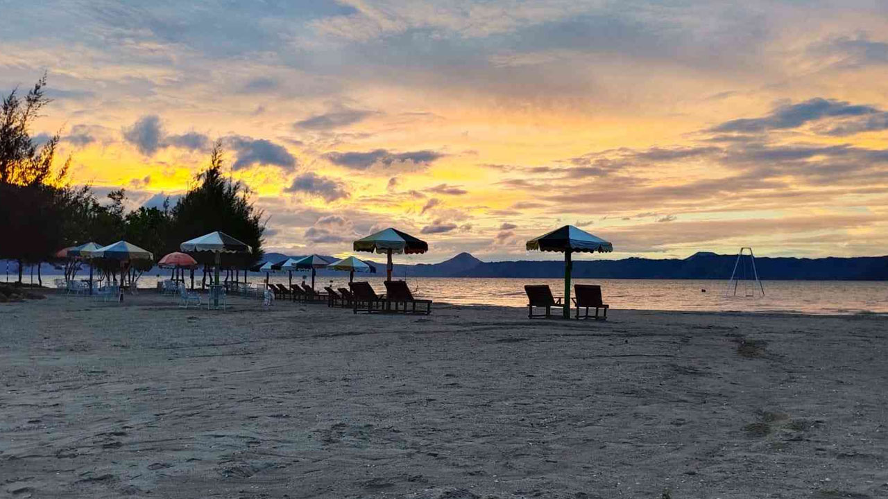 Pesona Keindahan Pantai Batuhoda yang Berada di Sumatera Utara