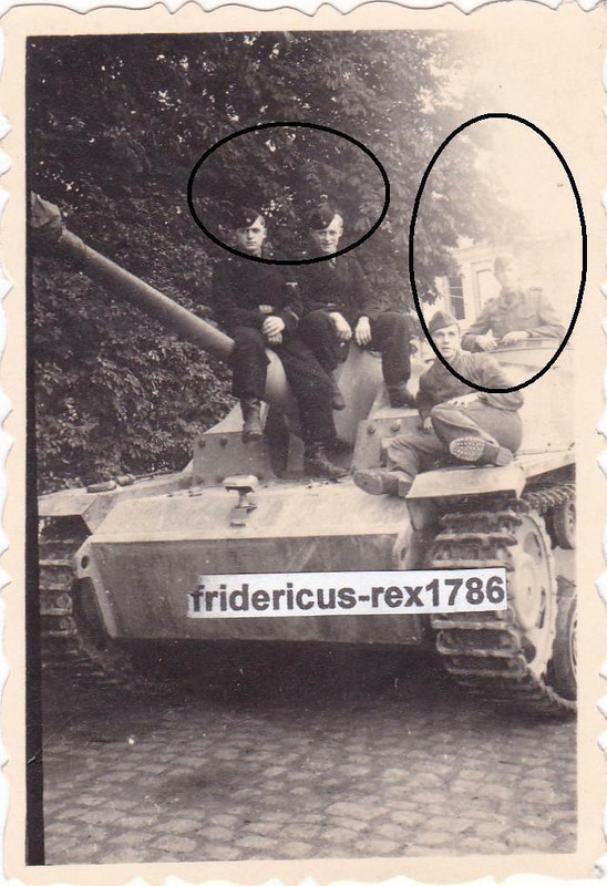 Foto Elitesoldaten Panzer Tank Stug Sturmgeschütz Abt 9 in Caen 
