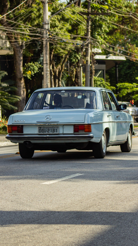 W115 220D Diesel 1974 R$110.000 (aberto a negociação) Mercedes-azul-2