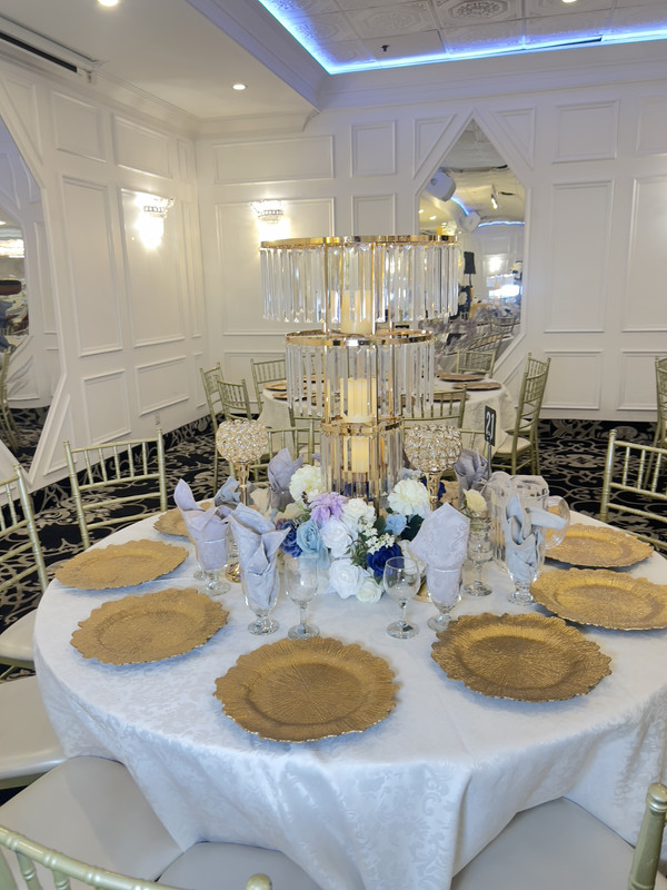 Elegant family table setup 