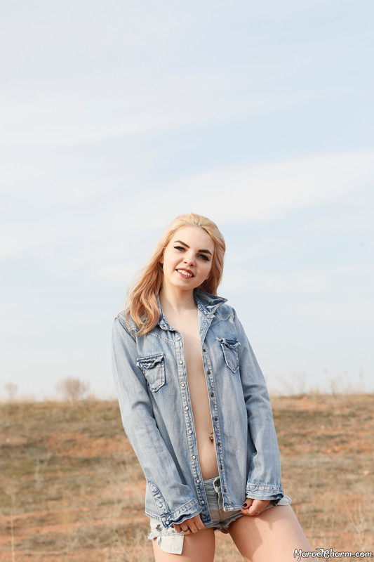 MarvelCharm_Rebecca-Denim-Peek-004