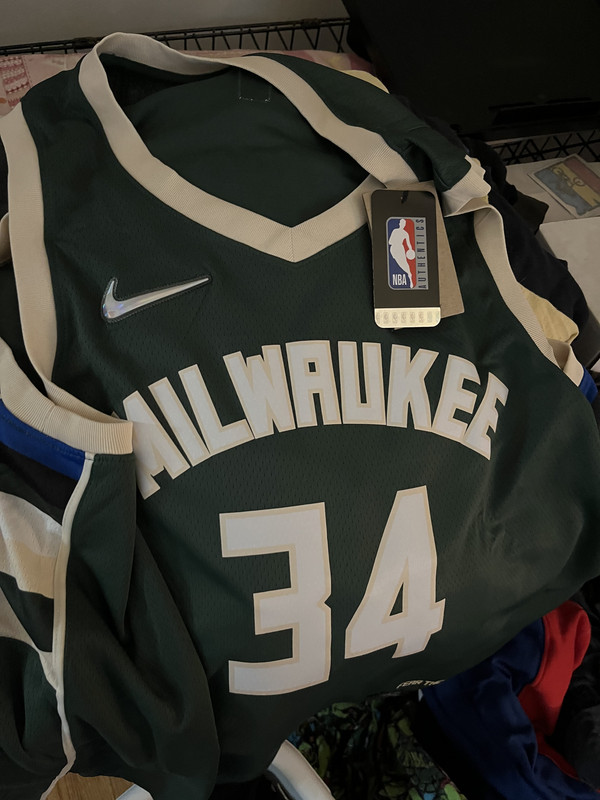 F54963E9-5C88-4882-BAAE-5B8ADEB1A7FF