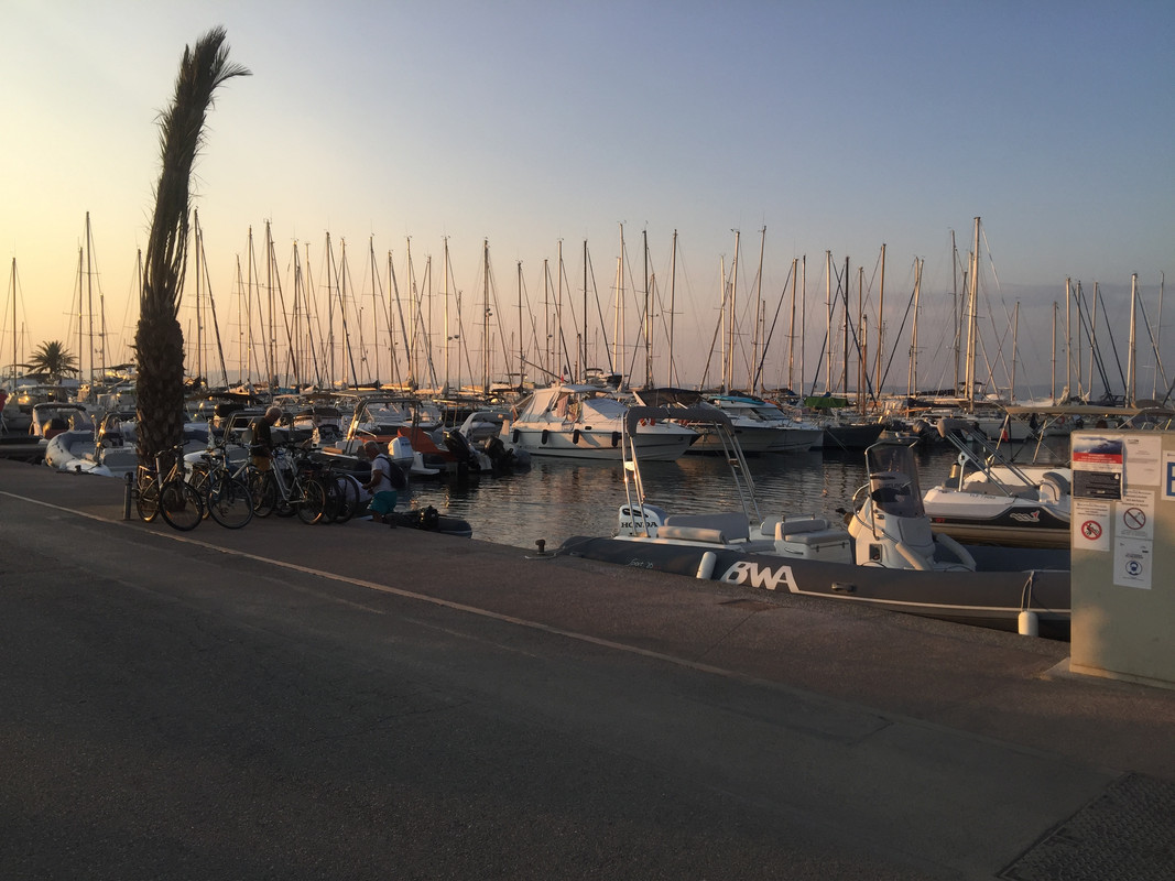 B2DC5271-5F6B-4A49-93C3-32744DEBFC4E